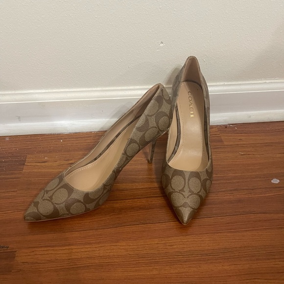 Coach pumps - Picture 2 of 8